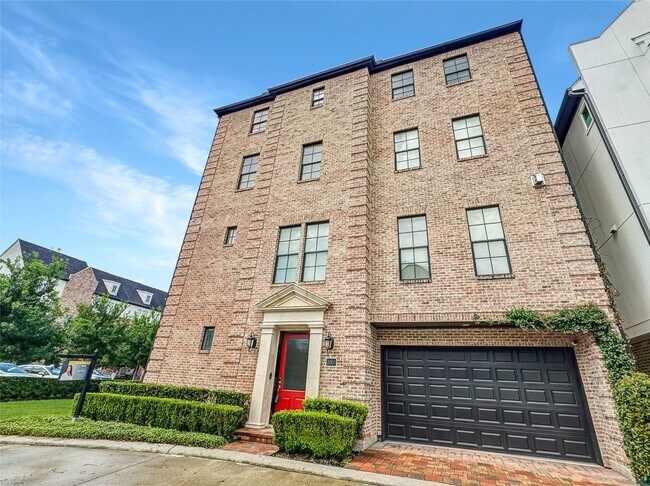 Building Photo - 2003 Covent Garden Station