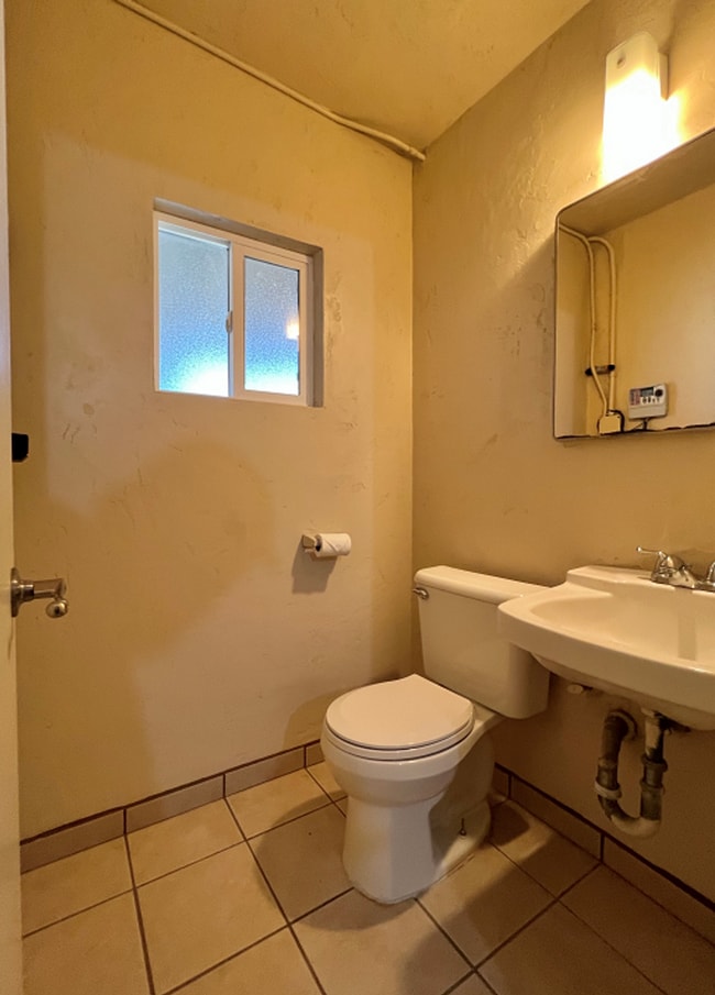 Building Photo - Charming Three Bedroom South Napa Home