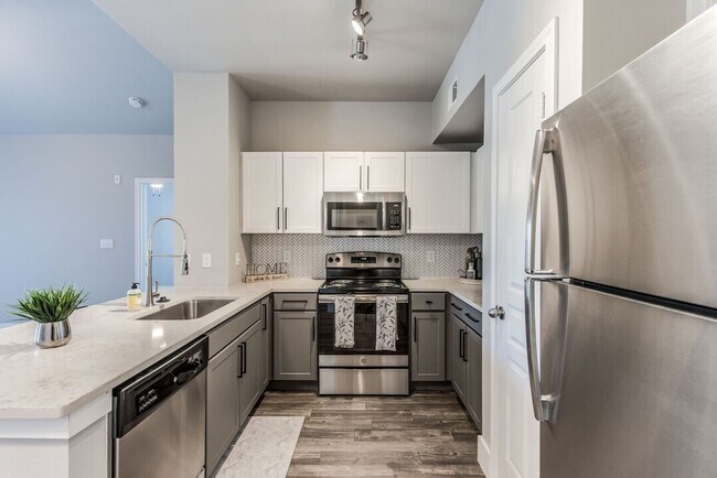 Building Photo - Your Dream Apartment Just Got $750 More Af...
