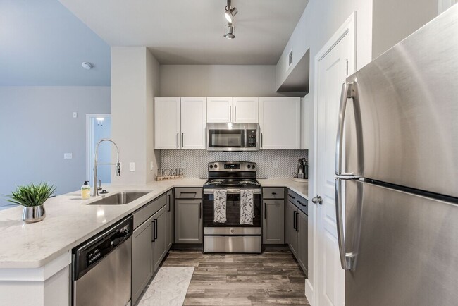 Building Photo - Your Dream Apartment Just Got $750 More Affordable!