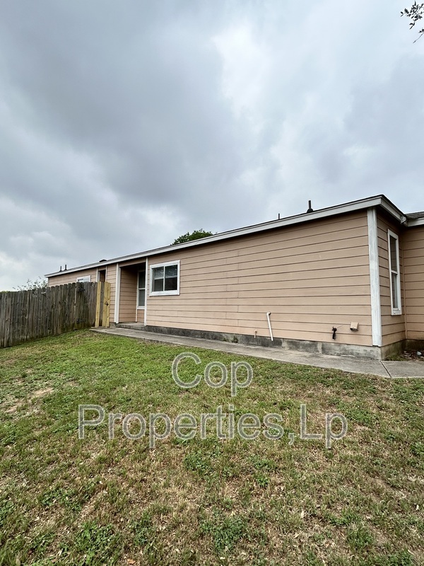 Building Photo - 15416 Kamary Ln