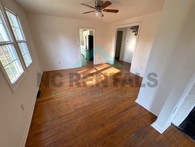 Building Photo - UNDER RENOVATION: Spacious 6-Bedroom, 2-Ba...