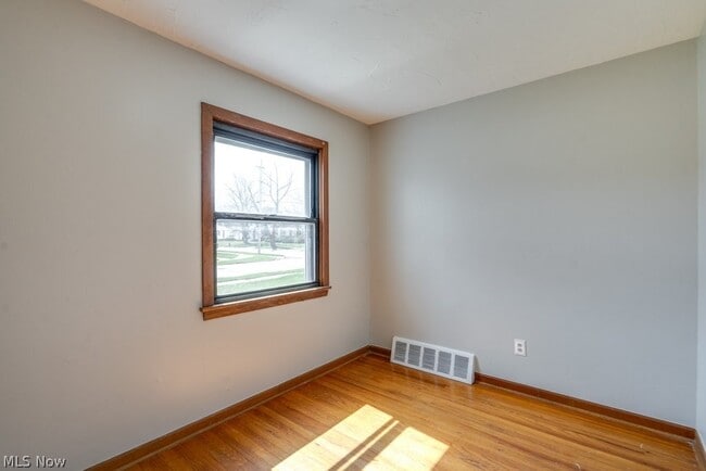 Building Photo - 8514 Deerfield Dr