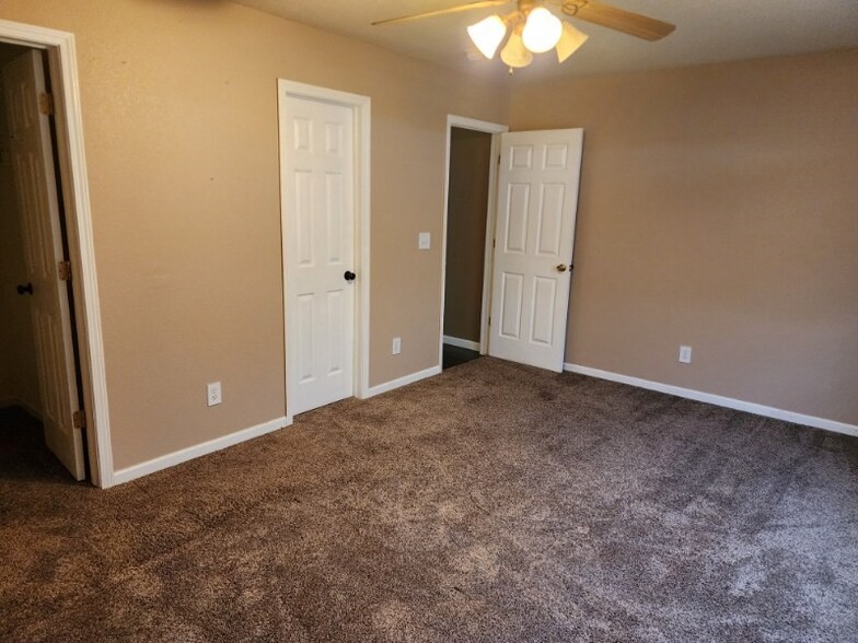 Building Photo - 7487 Farmcrest Rd