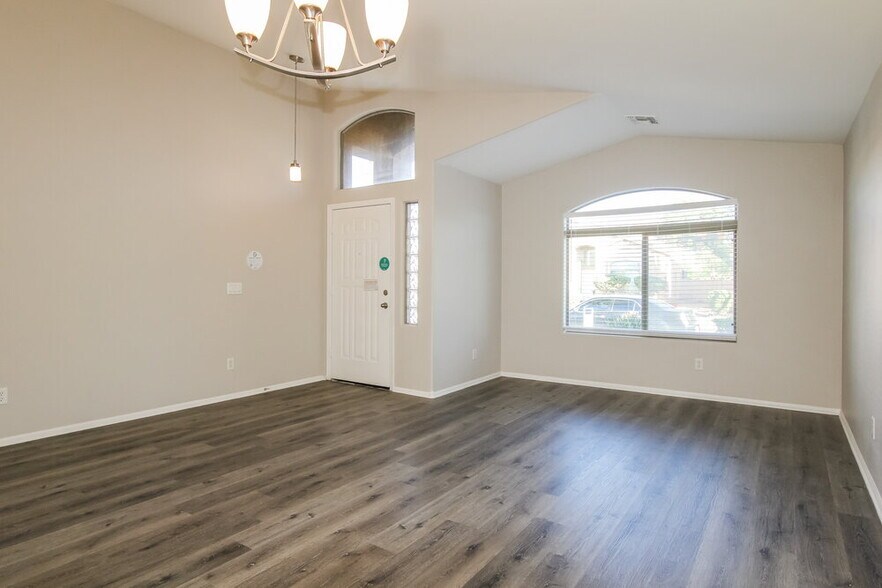 Building Photo - 614 E Jeanne Ln