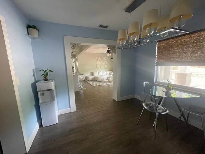 Dining room - 5679 Kelly Dr N
