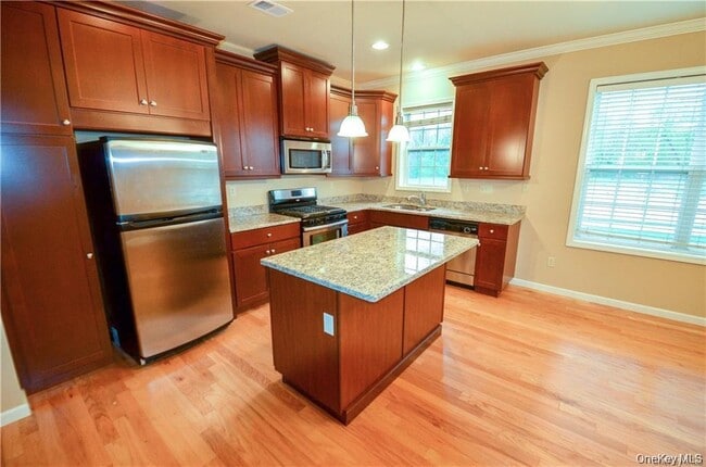 Building Photo - 216 Canter Ct