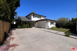 Building Photo - 13123 Magnolia Blvd