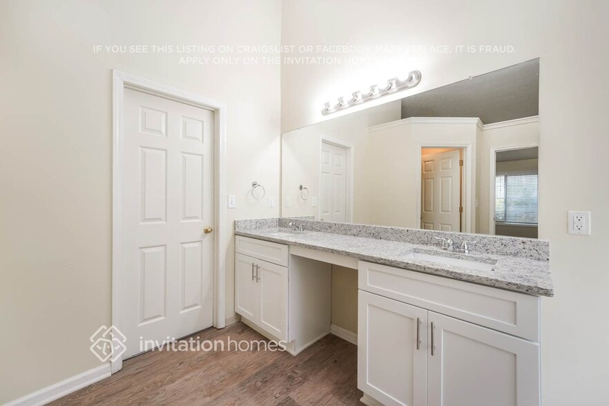 Building Photo - 1429 Fall River Dr