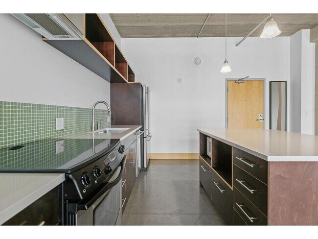 Building Photo - 345 N 6th Ave