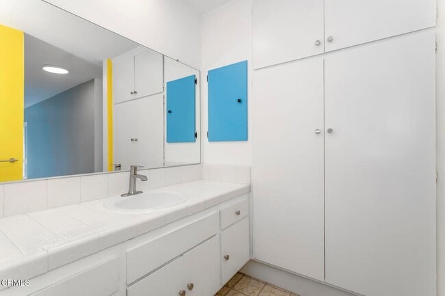 Building Photo - 355 S Los Robles Ave