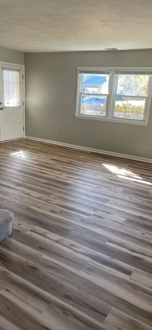 Building Photo - Charming 2-Bedroom Duplex in Kempsville, V...