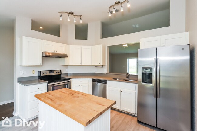 Building Photo - 3801 Country Bend E