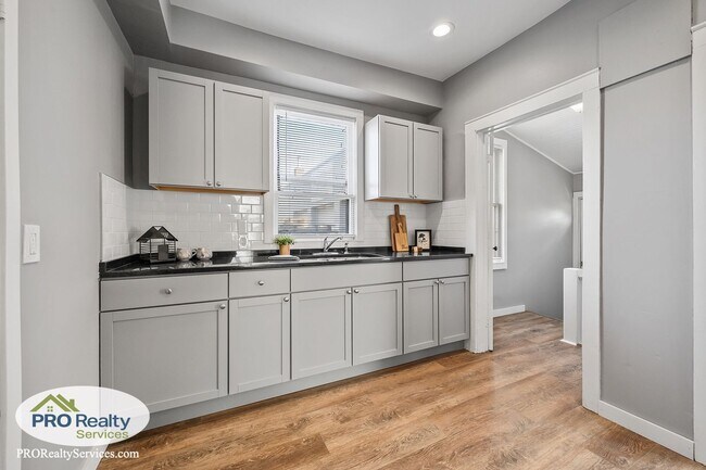 Building Photo - 3 Bedroom Home in South Minneapolis