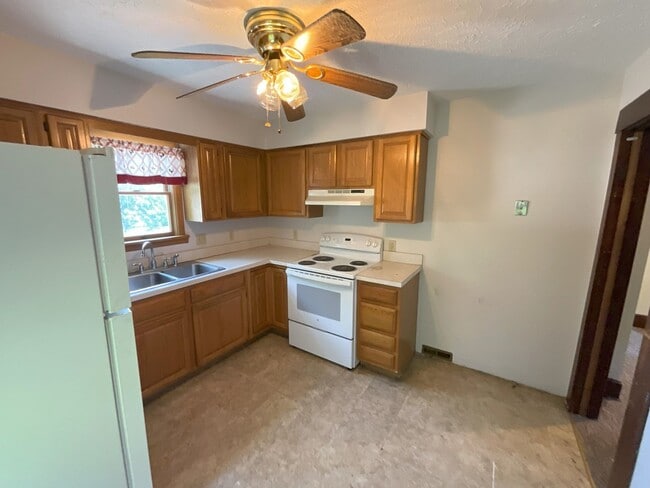Building Photo - One Bedroom, Upstairs Duplex