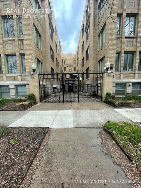 Building Photo - 120 Seward St