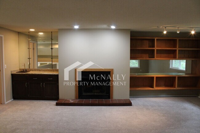 Building Photo - Beautiful 3BR Home in Cul-de-Sac – Loft, Deck & 3-Car Garage