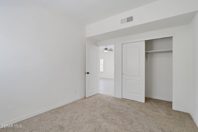 Building Photo - 533 Paseo Modesto Dr