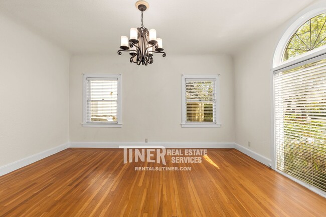 Building Photo - 842 42nd St