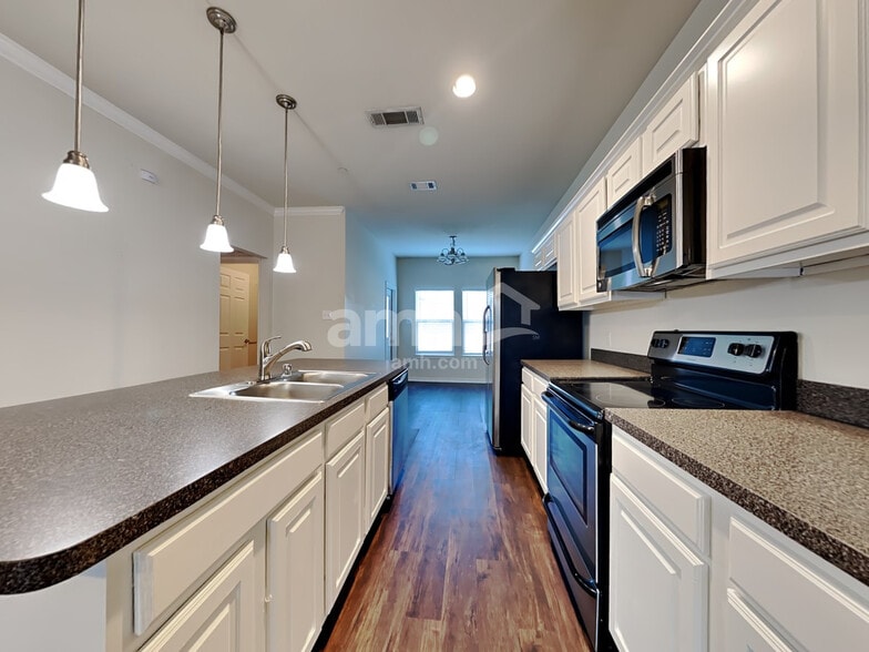 Building Photo - 5513 Soledad Dr