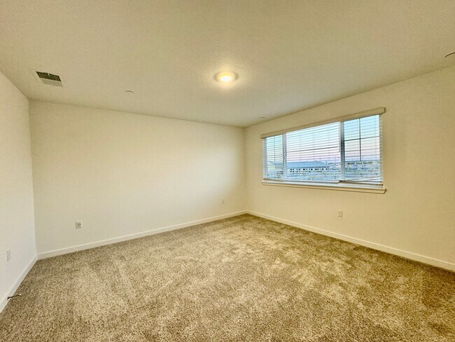 Building Photo - 243 Dock Cir