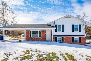 Building Photo - 1105 Golfview Dr