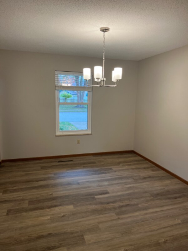 Building Photo - 128 White Pine Ave