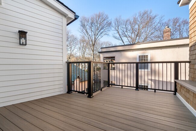 Building Photo - 71 Greenough St