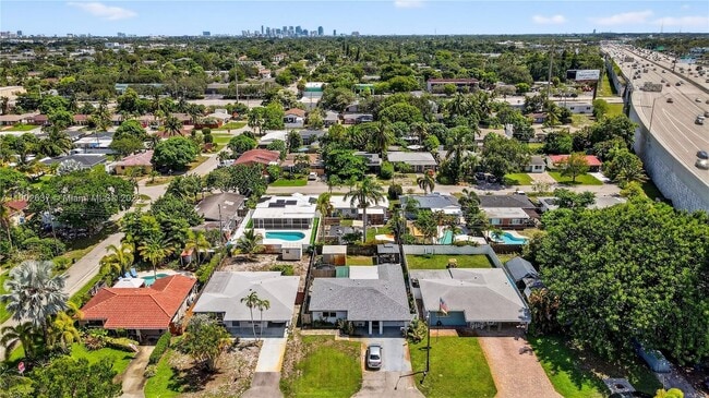 Building Photo - 554 NW 46th St