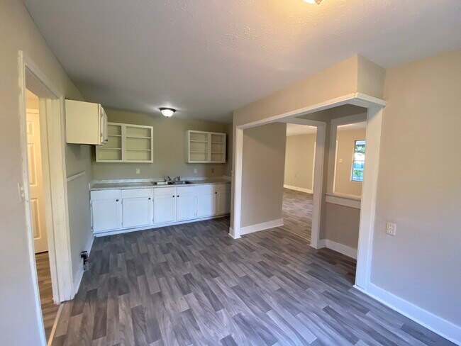 Building Photo - 1303 S Hart Ave