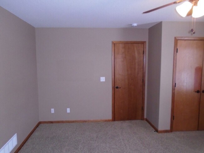 Building Photo - Beautiful Home Great Location