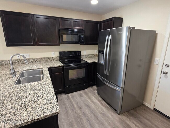 Building Photo - 6063 E Sotol Dr