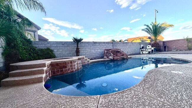 Building Photo - Five bedroom home in Henderson with downstairs bedroom and pool And Spa