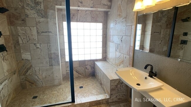 Building Photo - 5435 Lions Gate Lane