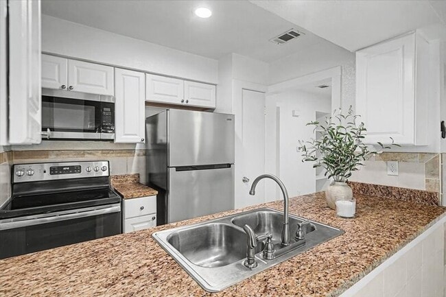 Building Photo - 817 Sirocco Dr