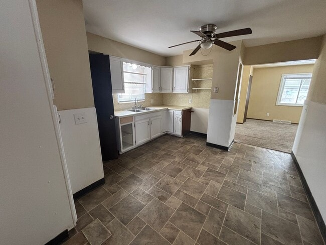 Building Photo - 3 Bedroom House