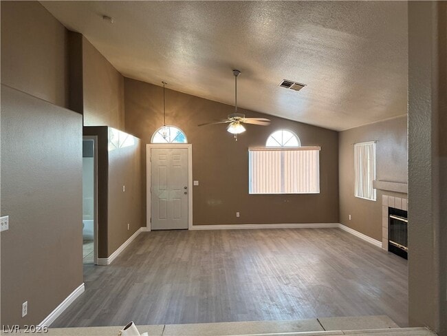 Building Photo - 3736 Rose Canyon Dr