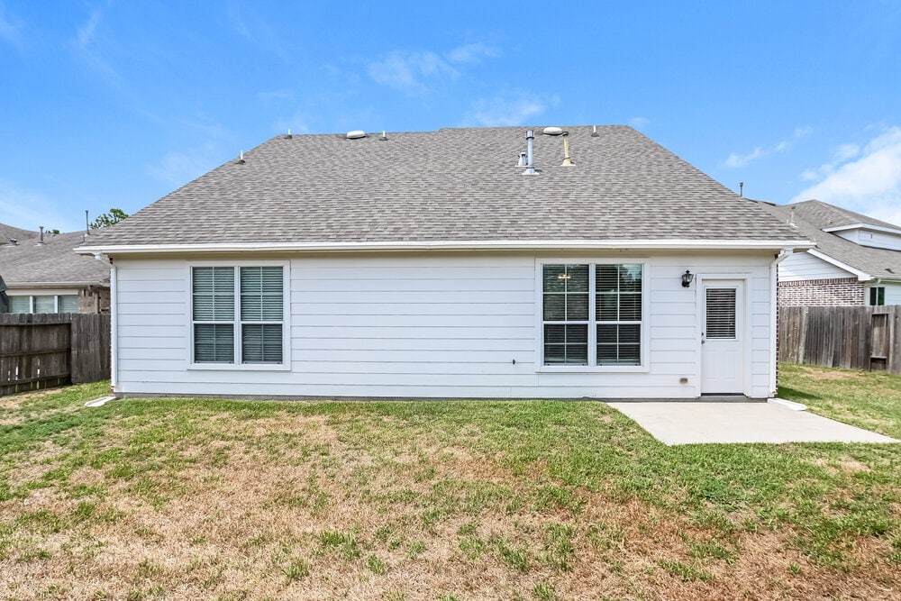 Building Photo - 17611 Sulphur Stream Dr
