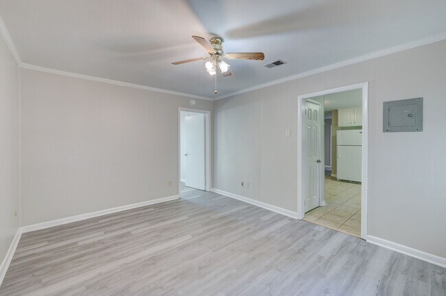 Building Photo - 213 El Ogden Dr