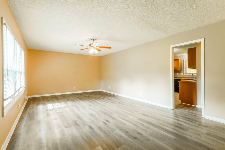 Building Photo - 2415 Rose Ln
