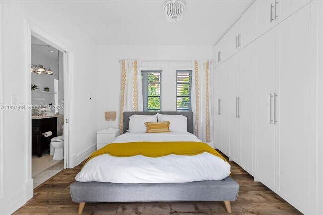 Building Photo - 113 NE 101st St