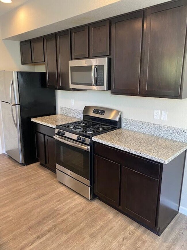 Building Photo - 2150 Santona Cir