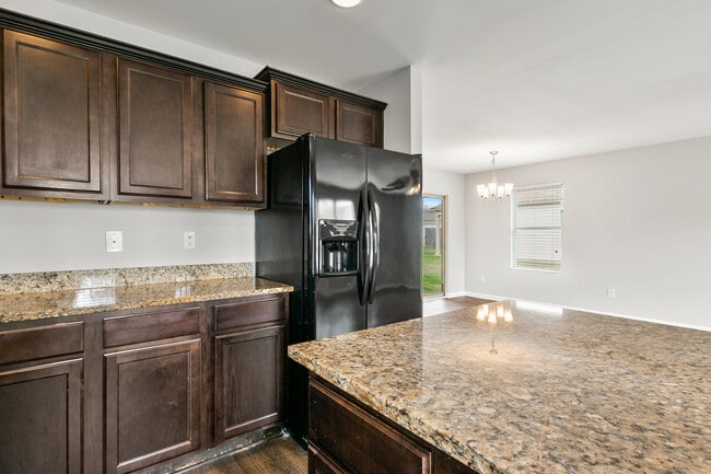 Building Photo - 16411 Waterbury Ln