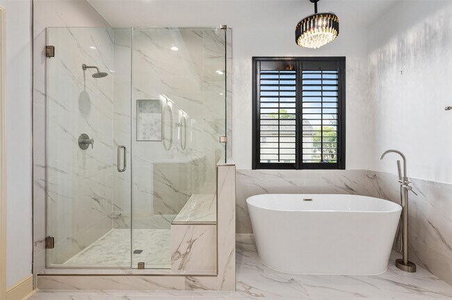 Building Photo - 4523 Maple St