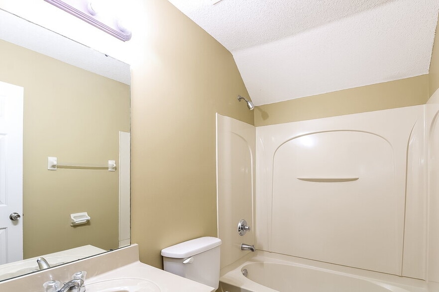 Building Photo - 10156 Lynham Dr