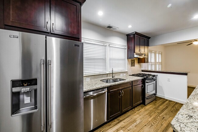Building Photo - 2291 Strathmore Dr NE