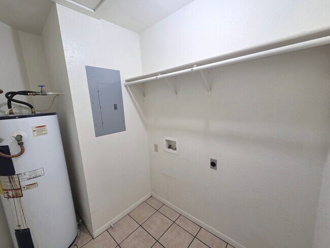 Building Photo - 3-Bed, 2-Bath Home for Rent in Kempner, TX