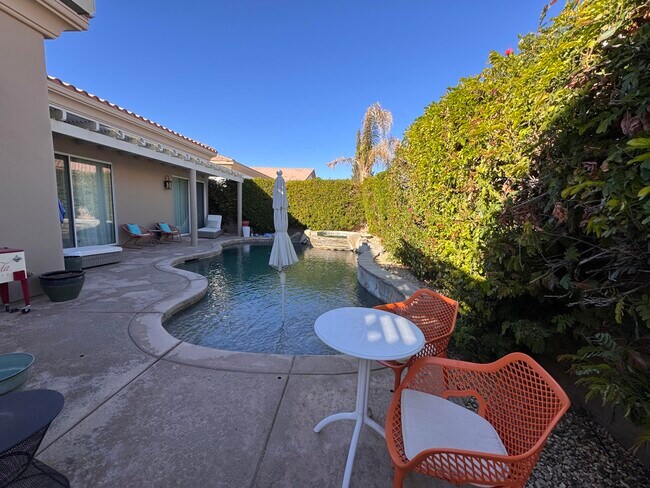 Building Photo - 49560 Loren Ct