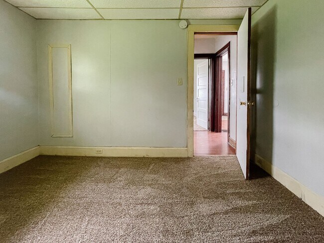 Building Photo - Pet-Friendly 2 Bedroom Home Near Downtown Muncie! W/D Hookups!