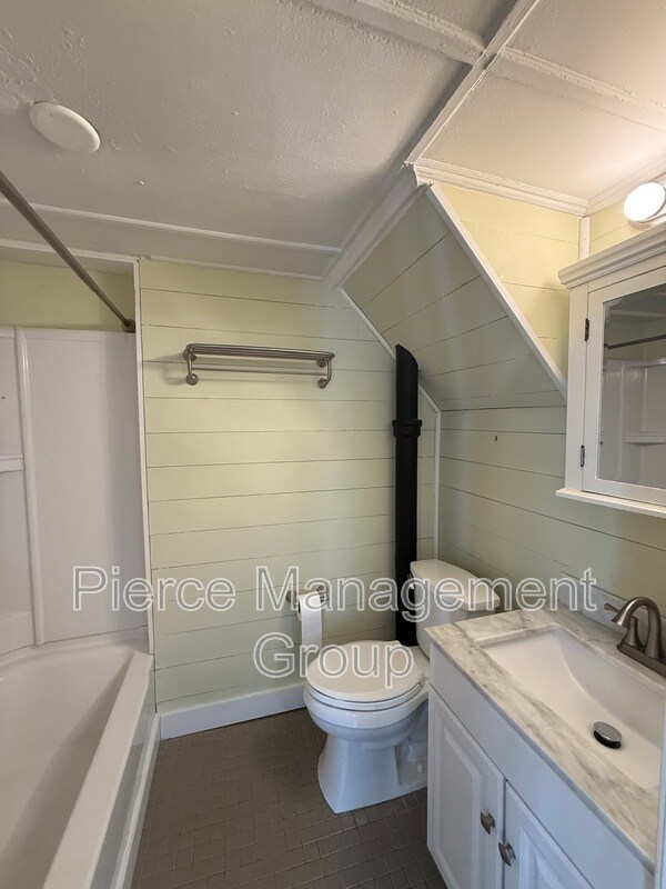 Building Photo - 53.5 S Spring St